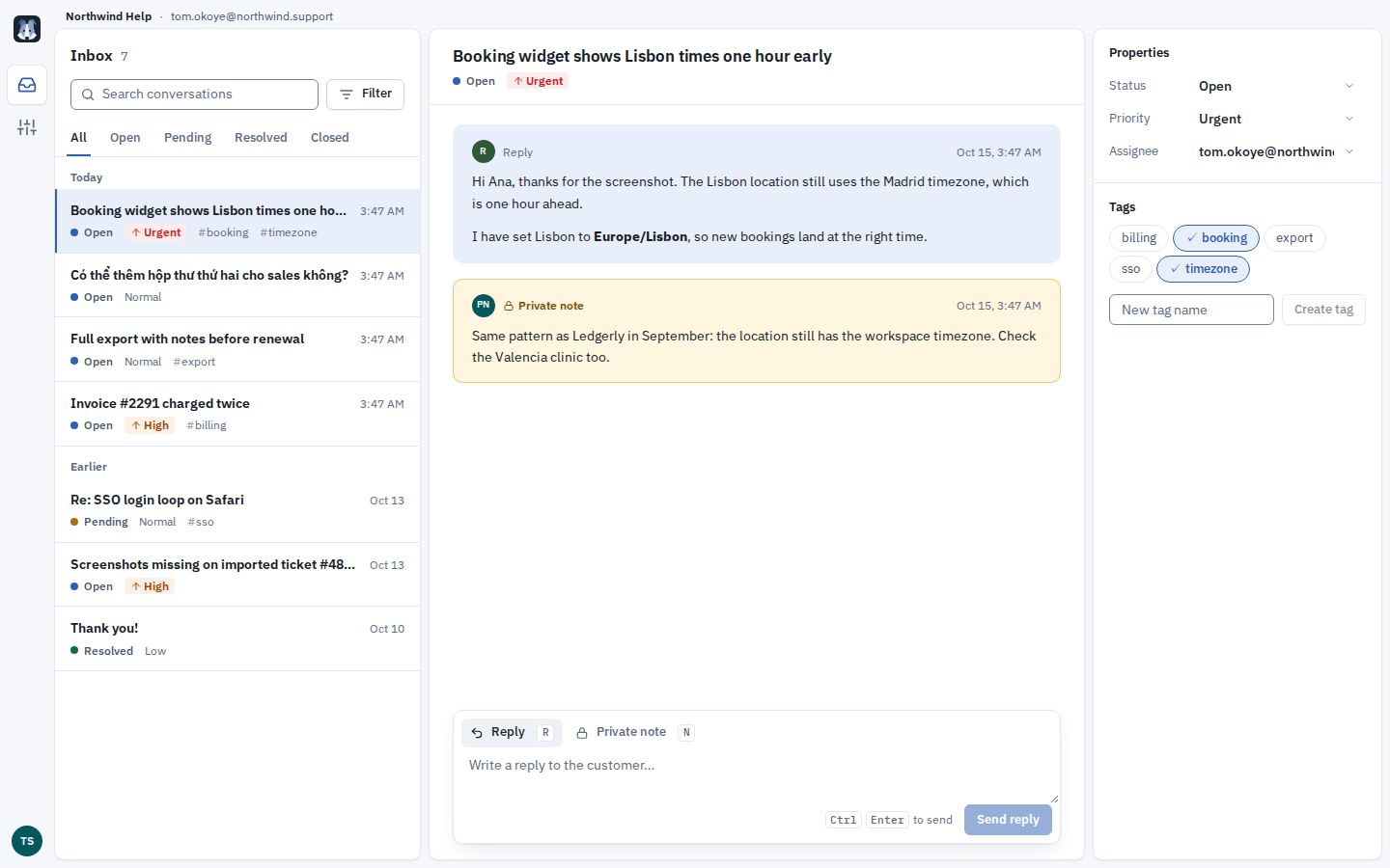 The Colliedesk inbox: a list of customer conversations with status and priority, an open conversation with a reply and a private note, and the conversation properties.